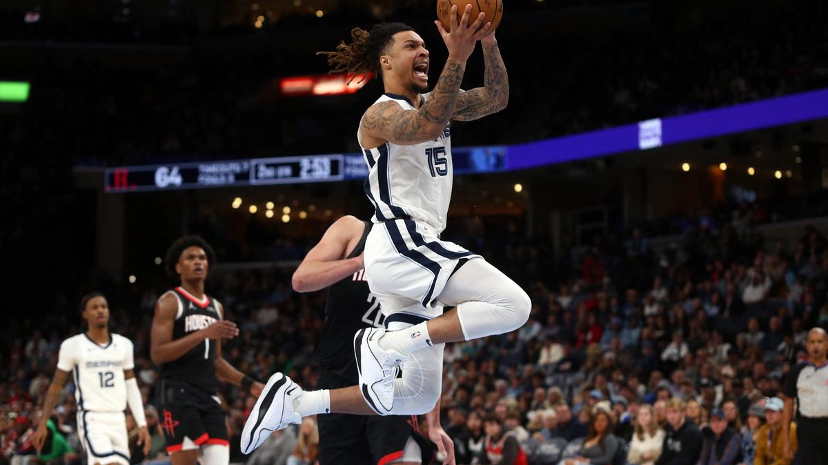 Jan 9, 2025; Memphis, Tennessee, USA; Memphis Grizzlies forward Brandon Clarke (15) drives to the basket during the second quarter against the Houston Rockets at FedExForum. Mandatory Credit: Petre Thomas-Imagn Images