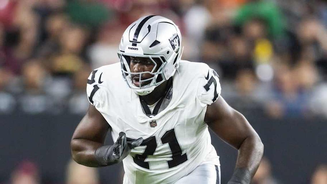  Aug 23, 2025; Glendale, Arizona, USA; Las Vegas Raiders tackle DJ Glaze (71) against the Arizona Cardinals during a preseason NFL game at State Farm Stadium. Mandatory Credit: Mark J. Rebilas-Imagn Images | Mark J. Rebilas-Imagn Images 