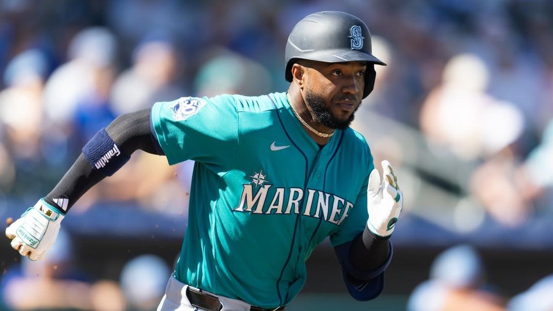 Mariners reinstate OF Victor Robles from injured list 