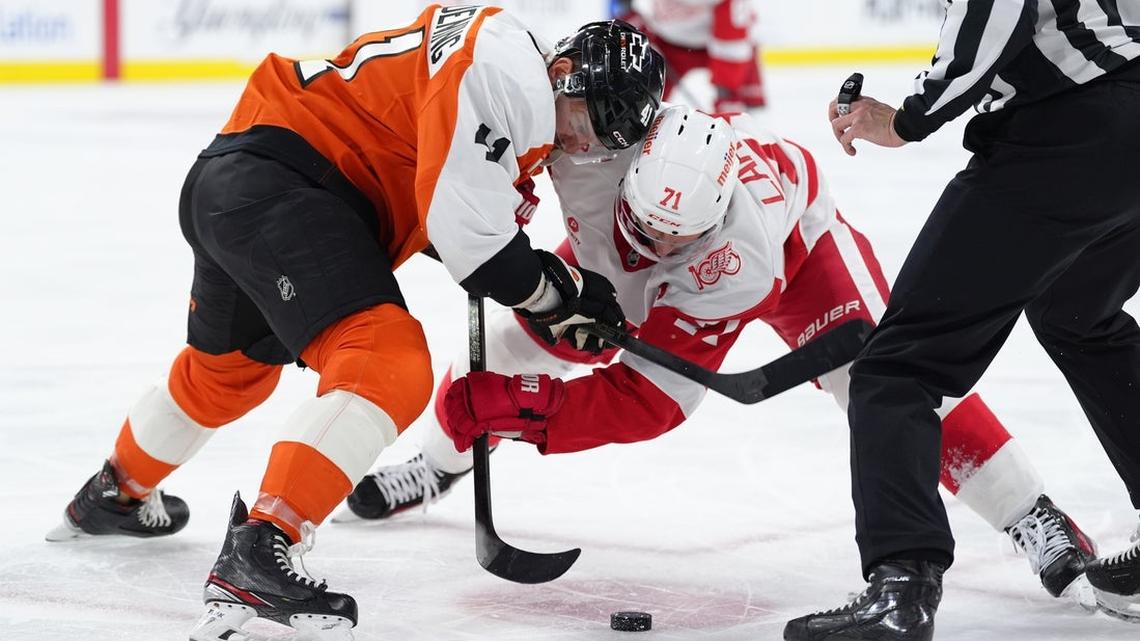 Alex DeBrincat, Red Wings pull out critical road win over Flyers