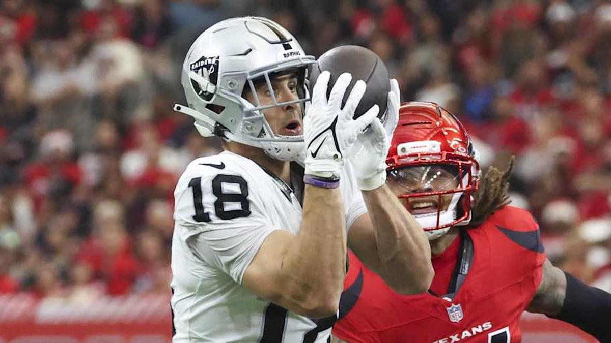  Dec 21, 2025; Houston, Texas, USA; Las Vegas Raiders wide receiver Jack Bech (18) makes a reception as Houston Texans cornerback Derek Stingley Jr. (24) defends during the first half at NRG Stadium. Mandatory Credit: Troy Taormina-Imagn Images | Troy Taormina-Imagn Images 