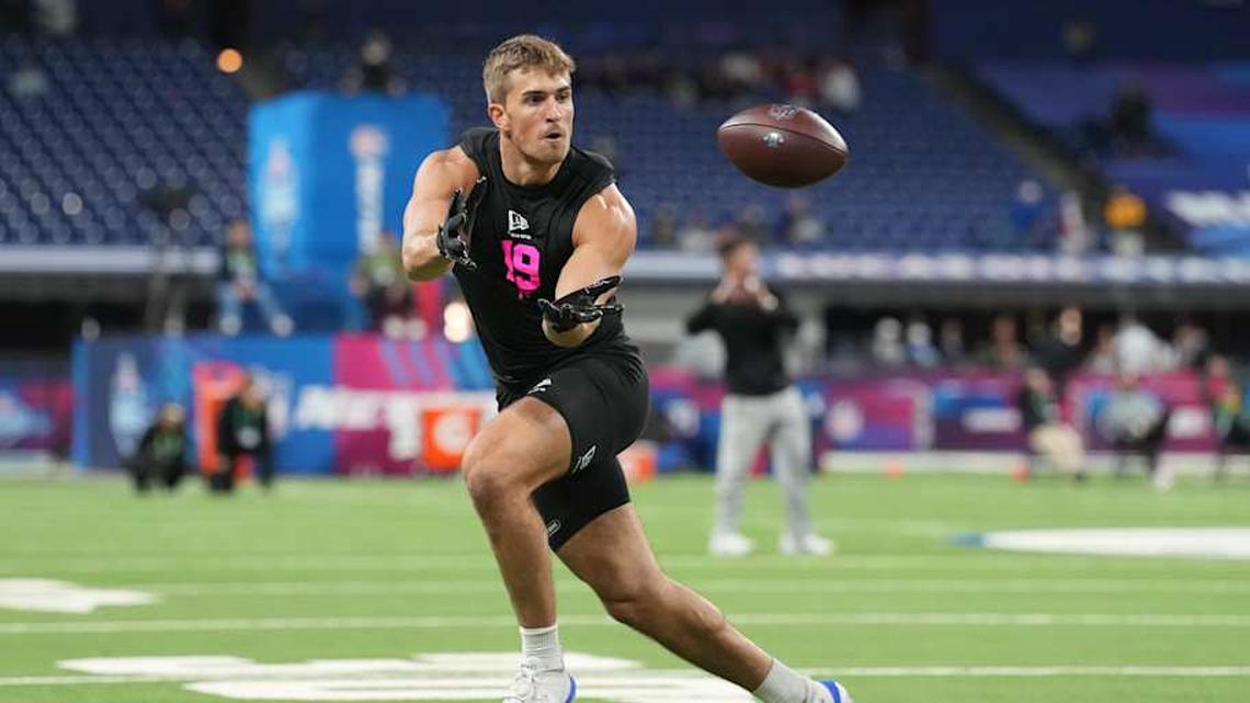  Feb 27, 2026; Indianapolis, IN, USA; Notre Dame tight end Eli Raridon (TE19) during the NFL Scouting Combine at Lucas Oil Stadium. Mandatory Credit: Kirby Lee-Imagn Images | Kirby Lee-Imagn Images 