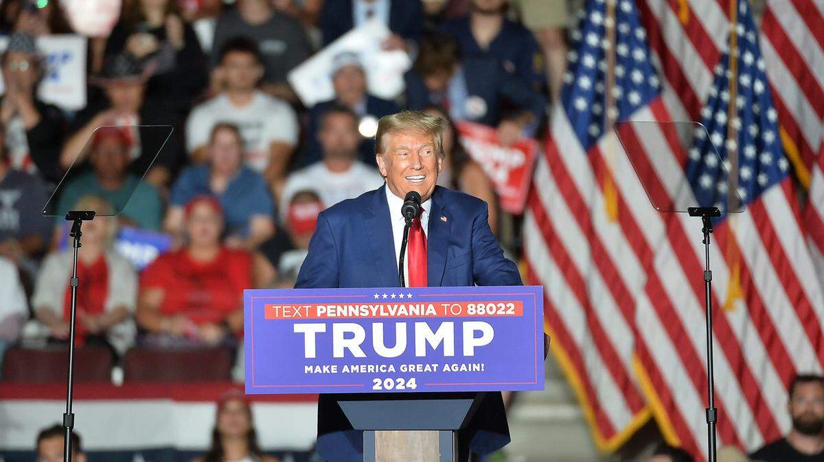 El expresidente Donald Trump da un discurso el sábado 29 de julio de 2023 en Erie, Michigan.