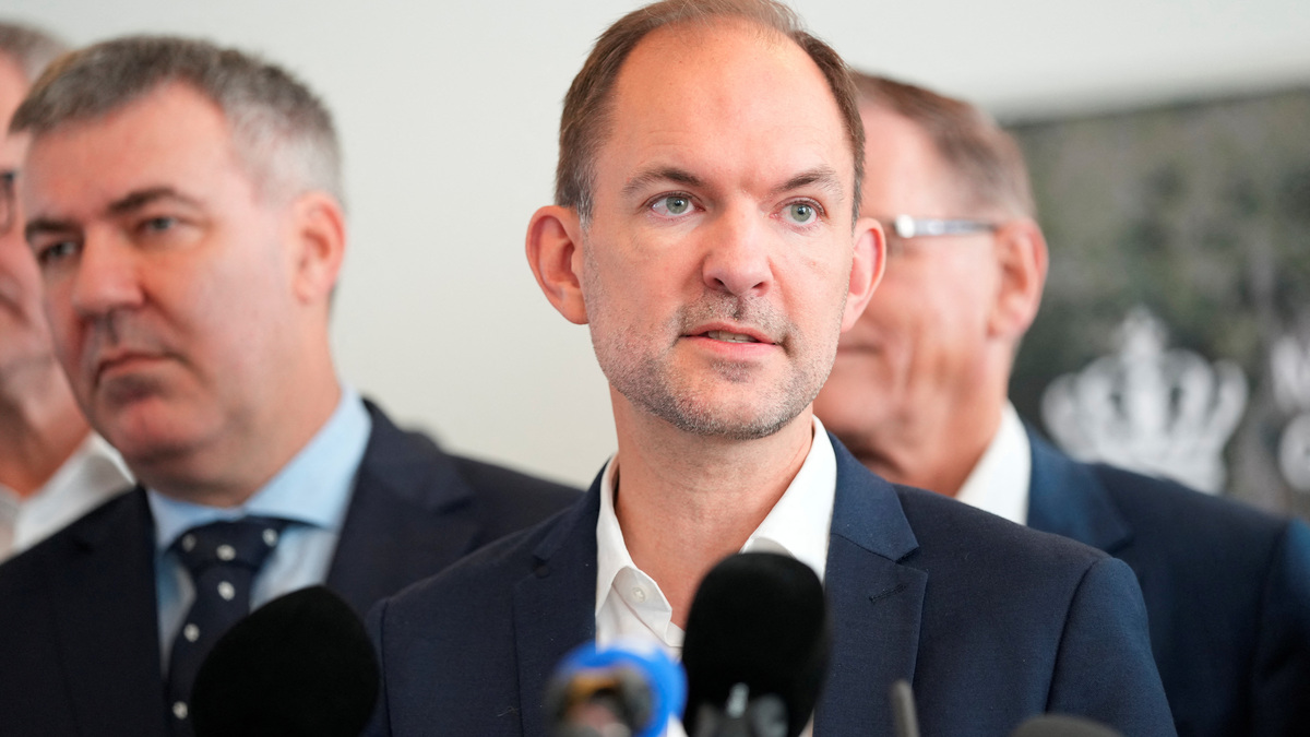 FILE PHOTO: Denmark's Minister for Green Tripartite, Jeppe Bruus, and members of the coalition present a political agreement on the so-called green tripartite deal at the ministry in Copenhagen, Denmark, November 18, 2024. Ritzau Scanpix/Ida Marie Odgaard via REUTERS/File Photo