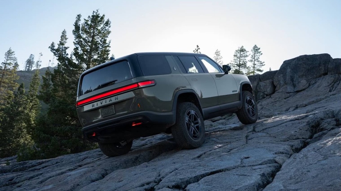 The Best AWD SUVs for Snow, Trails and Everyday Driving 
