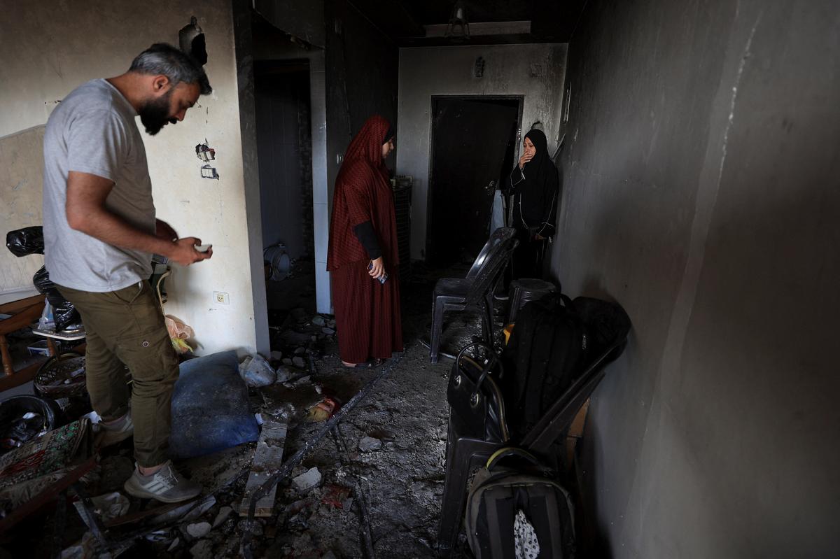 Palestinians inspect the site of an Israeli strike on an apartment in Gaza City, June 4, 2026. REUTERS/Dawoud Abu Alkas
