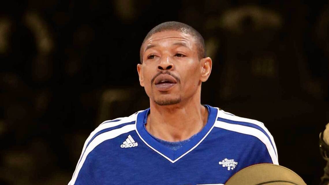 "Little fella, don't you come down this lane" – Muggsy Bogues remembers getting elbowed by Buck Williams as a rookie 