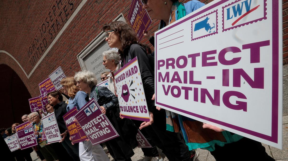 Supporters gather outside the federal courthouse after a hearing in a lawsuit brought by a coalition of Democratic state attorneys general seeking to block U.S. President Donald Trump's executive order tightening rules on mail-in voting, in Boston, Massachusetts, U.S., June 2, 2026.   REUTERS/Brian Snyder