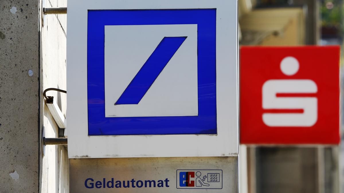 Logos of Germany's Deutsche Bank and Sparkasse (R) are seen in Cologne, Germany, July 18, 2016.  REUTERS/Wolfgang Rattay
