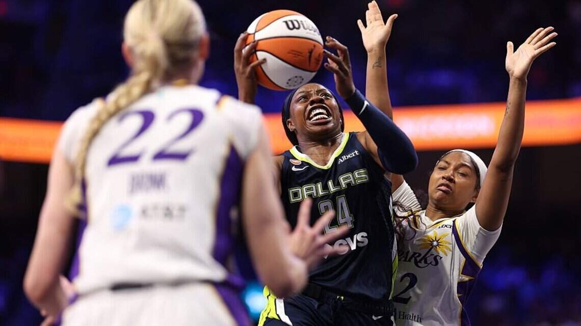 Arike Ogunbowale helps Wings beat Sparks for sixth straight win
