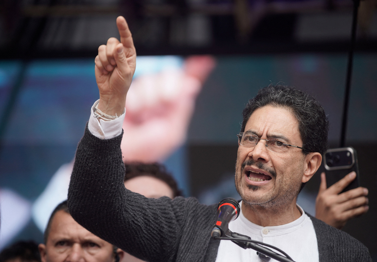 FOTO DE ARCHIVO. El candidato a la Presidencia de Colombiano por el izquierdista Pacto Histórico, Iván Cepeda, se dirige a sus seguidores durante  la clausura de campaña, en Bogotá, Colombia, 13 de junio, 2026. REUTERS/Sergio Acero