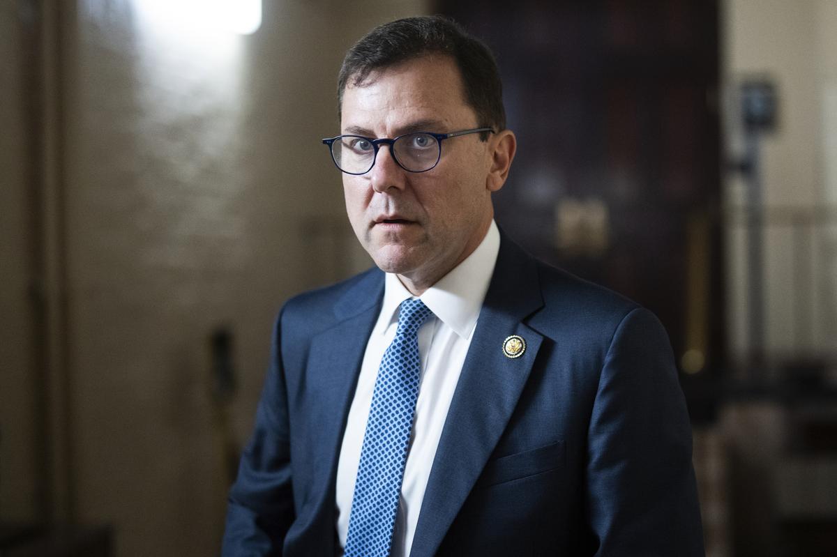  Representative Tom Kean, Jr., leaves a meeting of the House Republican Conference in the U.S. Capitol on June 4. (Tom Williams/CQ Roll Call via AP Images) 