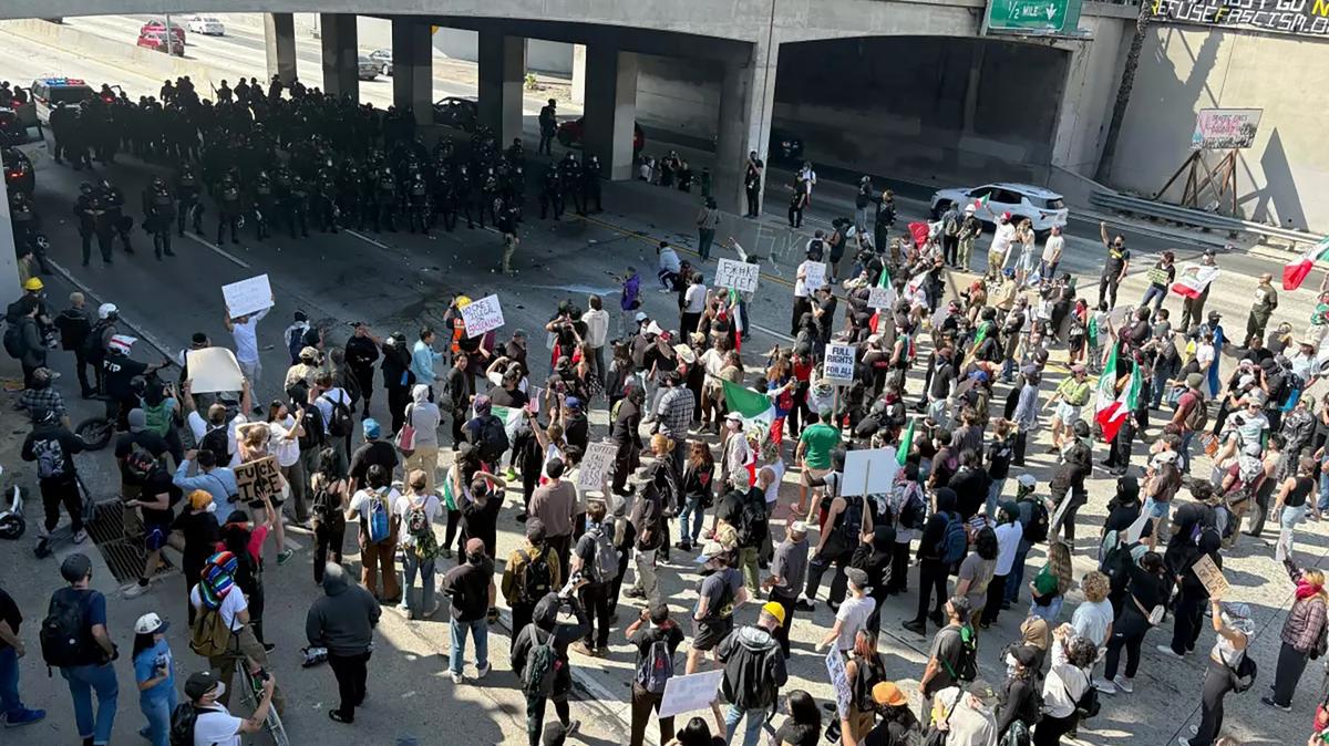 Protesters on the 101 Freeway confront police in Los Angeles on June 8, 2025. (Rebecca Ellis/Los Angeles Times/TNS)