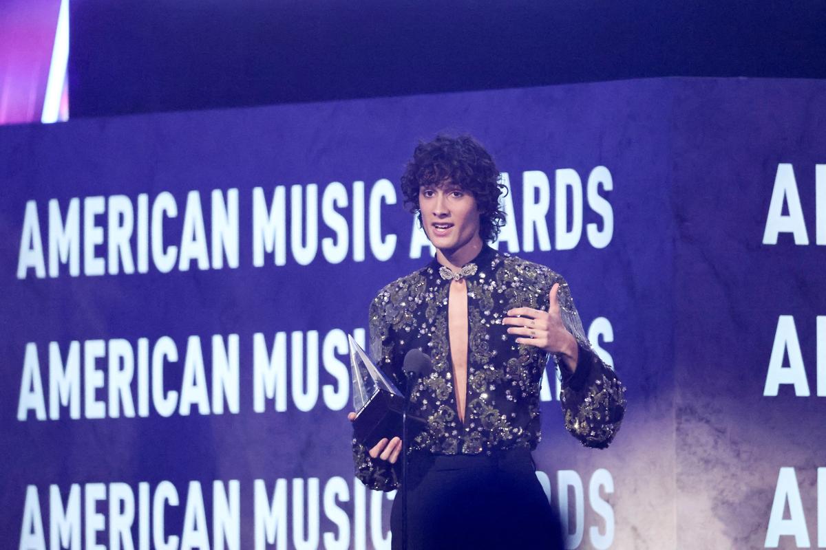 SOMBR wins the award for Best Rock/Alternative Song for "back to friends" during the 2026 American Music Awards, in Las Vegas, Nevada, U.S., May 25, 2026. REUTERS/Mario Anzuoni
