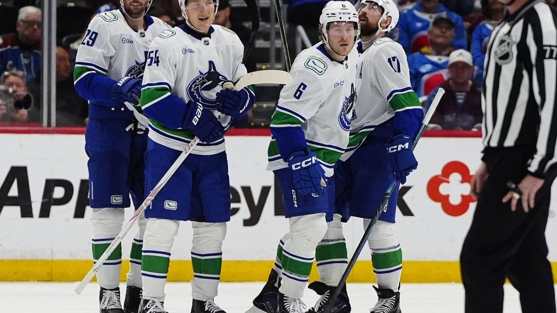 NHL roundup: League-worst Canucks blow big lead, still shock Avs 