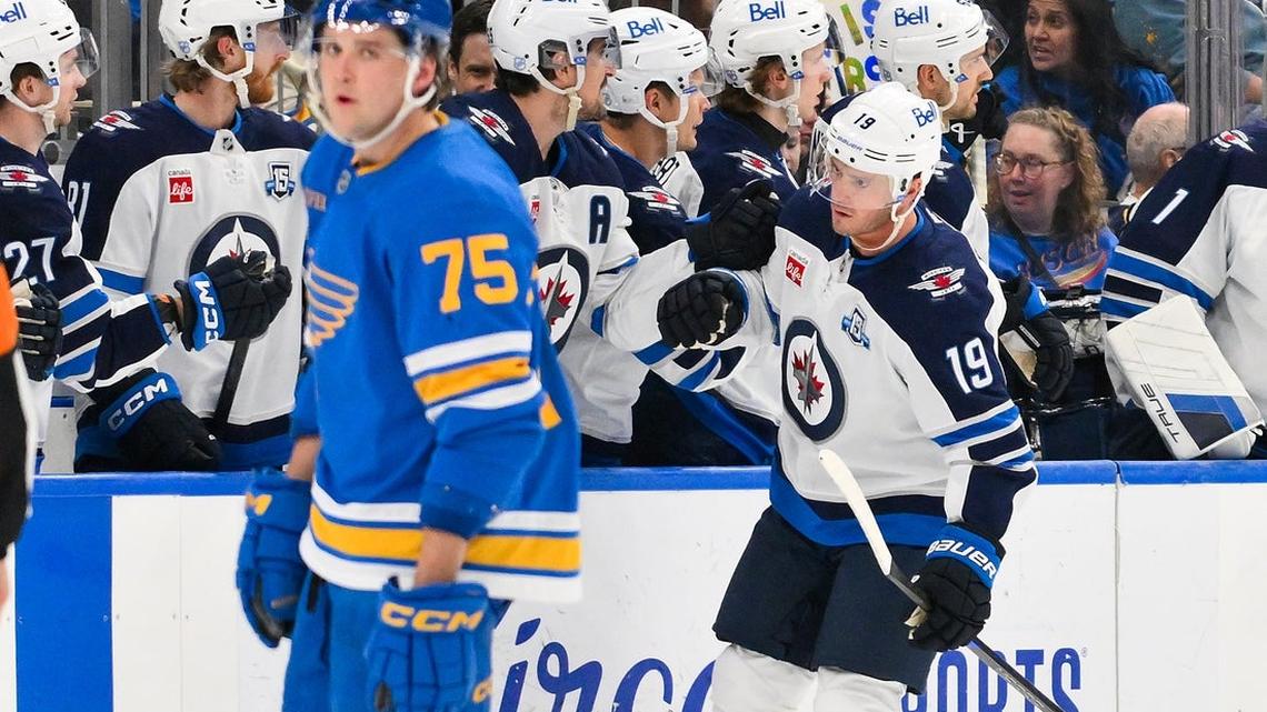 Jets remain in playoff hunt with victory over Blues