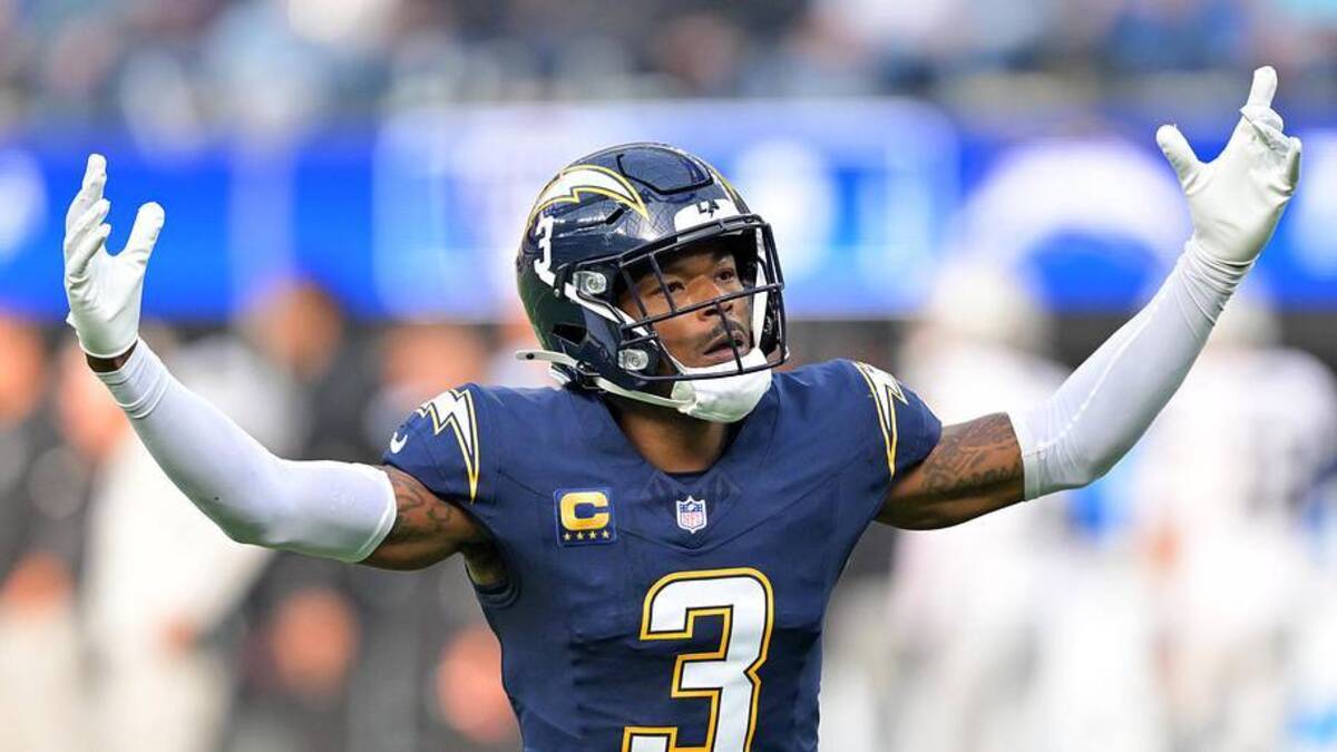  Los Angeles Chargers safety Derwin James Jr. (3) has dependably been one of the top IDP safeties for years. | Jayne Kamin-Oncea-Imagn Images 