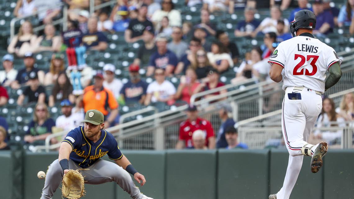 Obstruction call costs Royce Lewis, Twins in a 3-2 loss to Brewers 