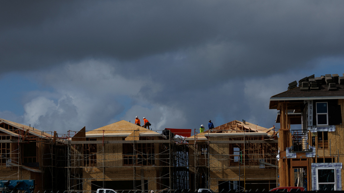 Construction workers use wood and lumber to build residential homes in Irvine, California, U.S., March 28, 2025.  REUTERS/Mike Blake