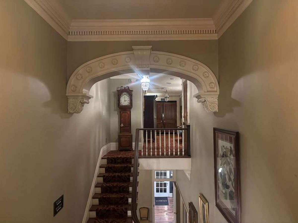  Tour the Anchuca Historic Mansion & Inn after eating at the restaurant. Photo credit: Judy Antell 