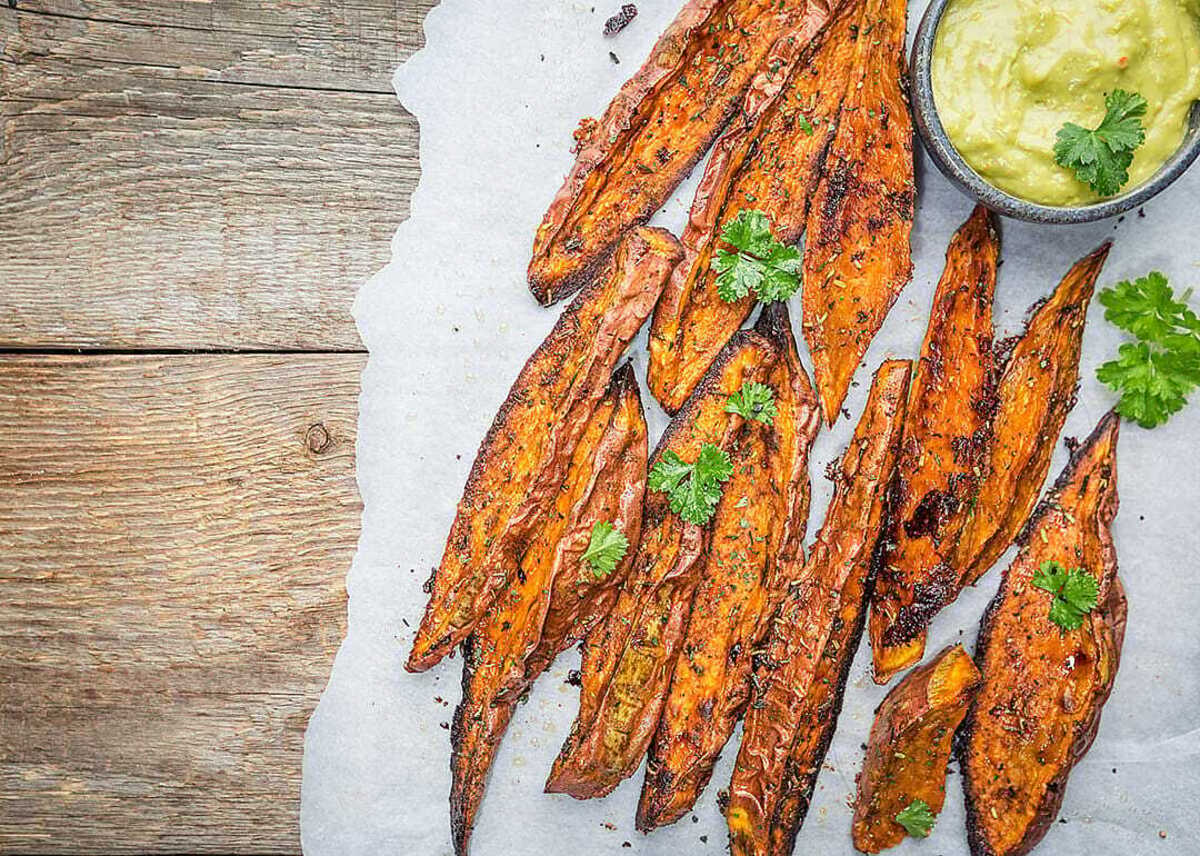 How to host a winning backyard tailgate: Game day recipes and ...