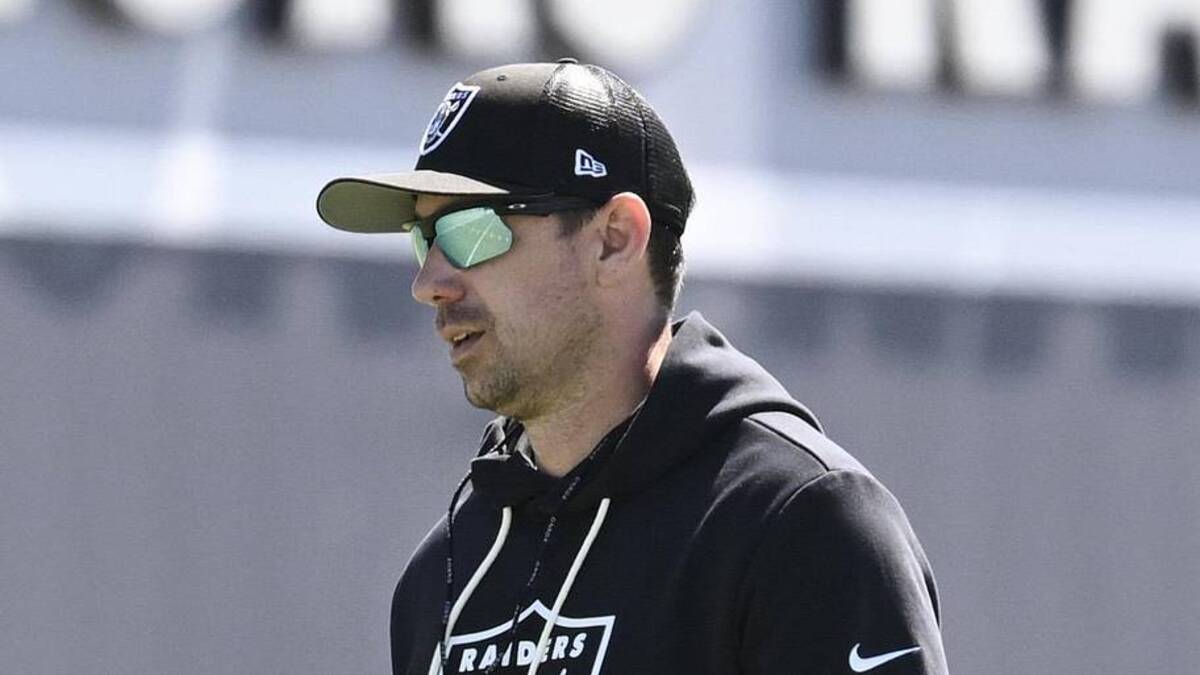  May 28, 2026; Henderson, NV, USA; Las Vegas Raiders head coach Klint Kubiak looks on during organized team activities at Intermountain Health Performance Center. Mandatory Credit: Candice Ward-Imagn Images | Candice Ward-Imagn Images 