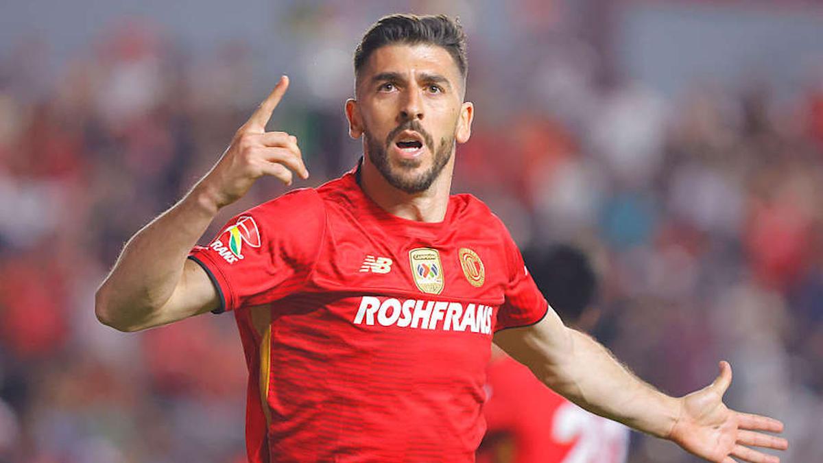  Paulinho is looking to become a three-time Liga MX champion. | Luis Cano/Jam Media/Getty Images 