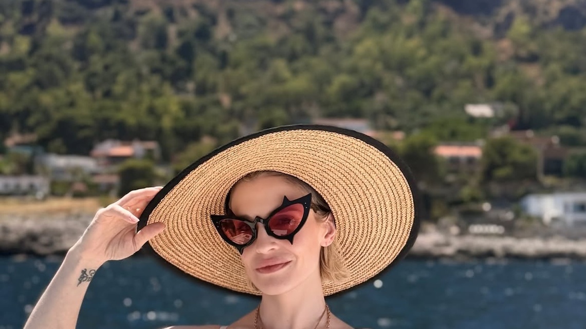 Kelly Osbourne Rocks Corset-Style Swimsuit After Firing Back at Body-Shamers 
