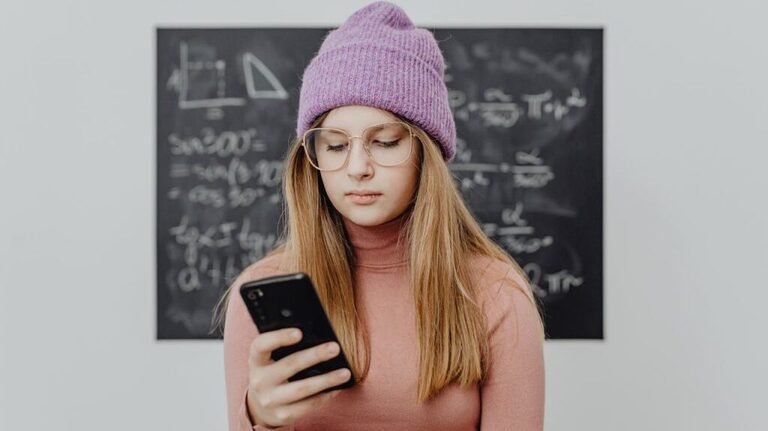 Study reveals teens spend a third of school day on smartphones