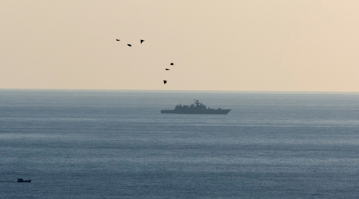 FILE PHOTO: Russian Navy Black Sea Fleet guided missile frigate Admiral Grigorovich is seen on the offshores of Syria's coastal Tartous, Syria, December 14, 2024. REUTERS/Umit Bektas/File Photo