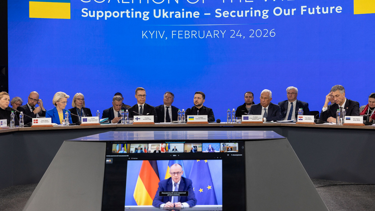 FILE PHOTO: Ukrainian President Volodymyr Zelenskiy and EU leaders attend a meeting of 'Coalition of the Willing', amid Russia's attack on Ukraine, in Kyiv, Ukraine February 24, 2026. Ukrainian Presidential Press Service/Handout via REUTERS/File Photo