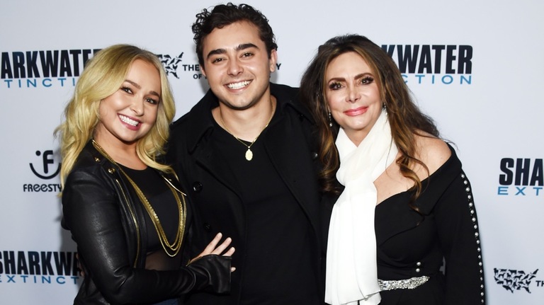 Hayden Panettiere's Mom Gets Emotional About Sudden Deaths of Her 2 Kids 