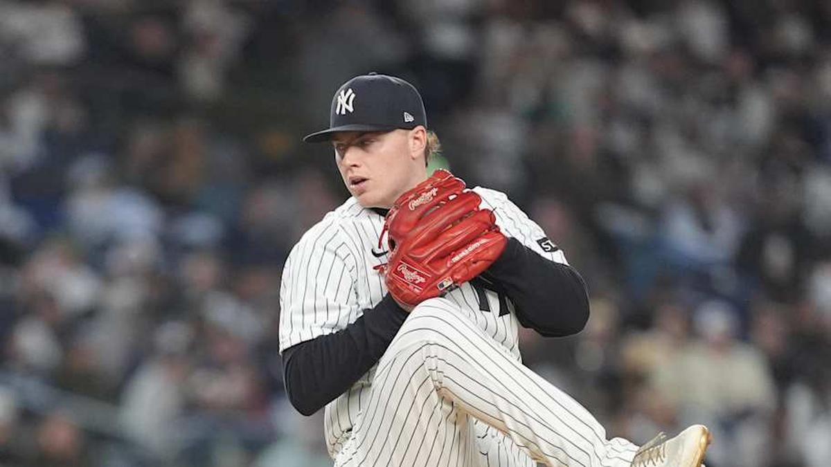  New York Yankees pitcher Ryan Weathers (40) delivers a pitch against the Miami Marlins during the second inning at Yankee Stadium. | Gregory Fisher-Imagn Images 