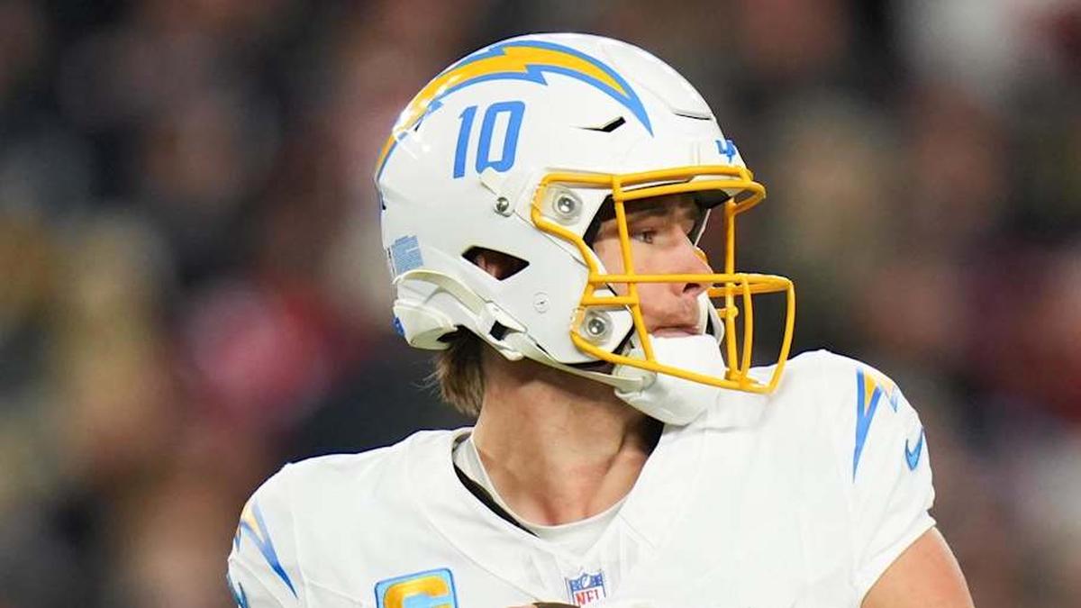  Jan 11, 2026; Foxborough, MA, USA; Los Angeles Chargers quarterback Justin Herbert (10) looks to pass during the third quarter against the New England Patriots in an AFC Wild Card Round game at Gillette Stadium. Mandatory Credit: David Butler II-Imagn Images | David Butler II-Imagn Images 