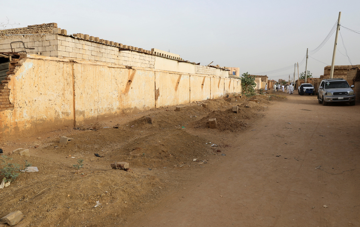 Graves line a street in the Salha neighborhood after the Rapid Support Forces (RSF) barred local residents from burying their dead in the main cemeteries in the Salha area, south of Omdurman, Sudan, June 7, 2026. REUTERS/Stringer