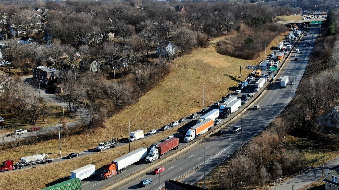 Live Kansas City traffic updates: Accidents, road closures, delays on KC-area highways 