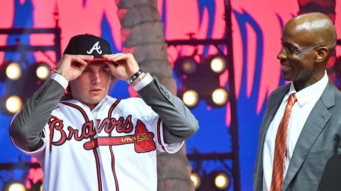  Former Atlanta Braves player Fred McGriff presents JR Ritchie right with his jersey after he was selected by the Atlanta Braves as the 35th pick of the MLB draft at XBox Plaza at LA Live. | Jayne Kamin-Oncea-Imagn Images 
