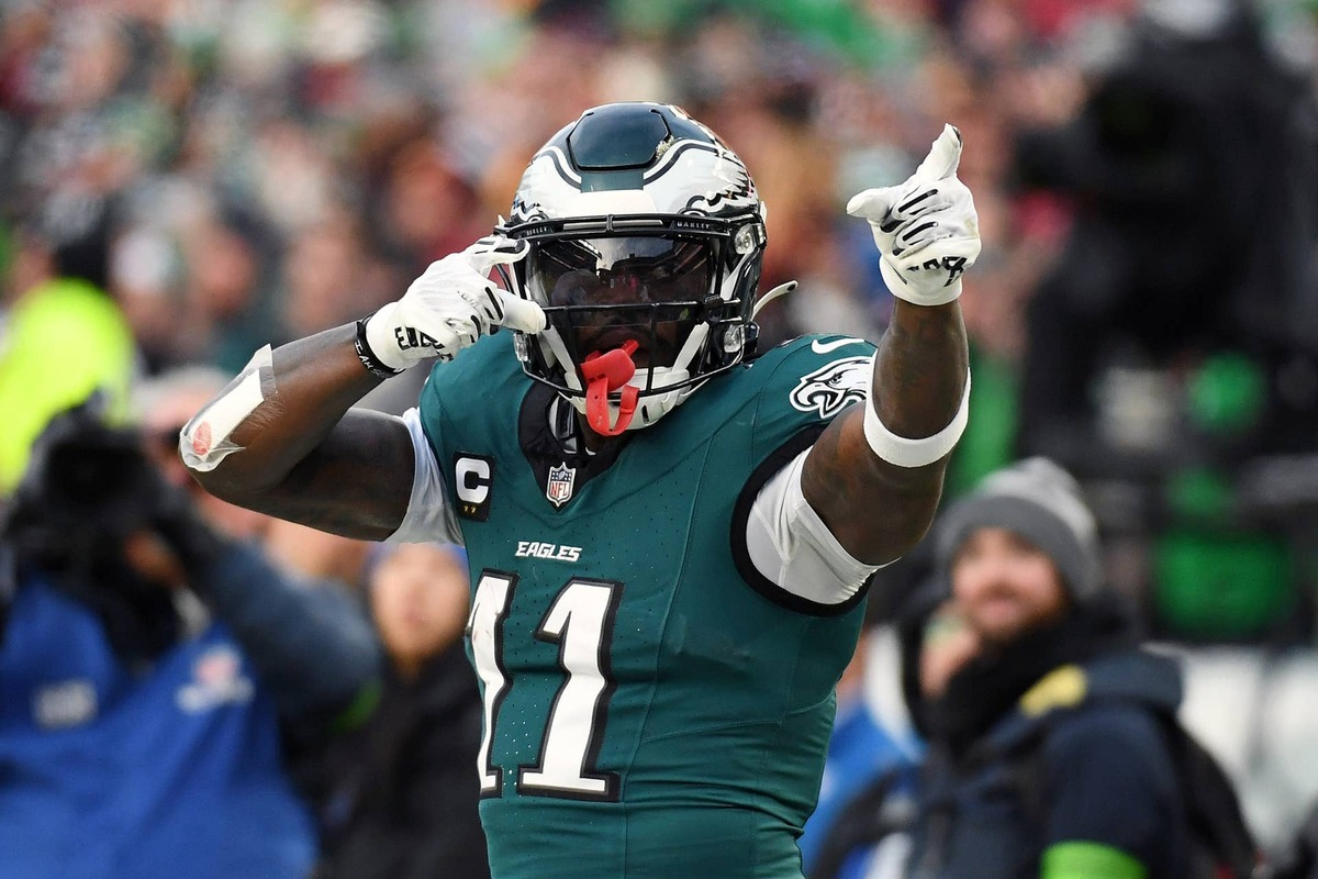  Jan 26, 2025; Philadelphia, PA, USA; Philadelphia Eagles wide receiver A.J. Brown (11) reacts after a play against the Washington Commanders during the first half in the NFC Championship game at Lincoln Financial Field. Mandatory Credit: Eric Hartline-Imagn Images 