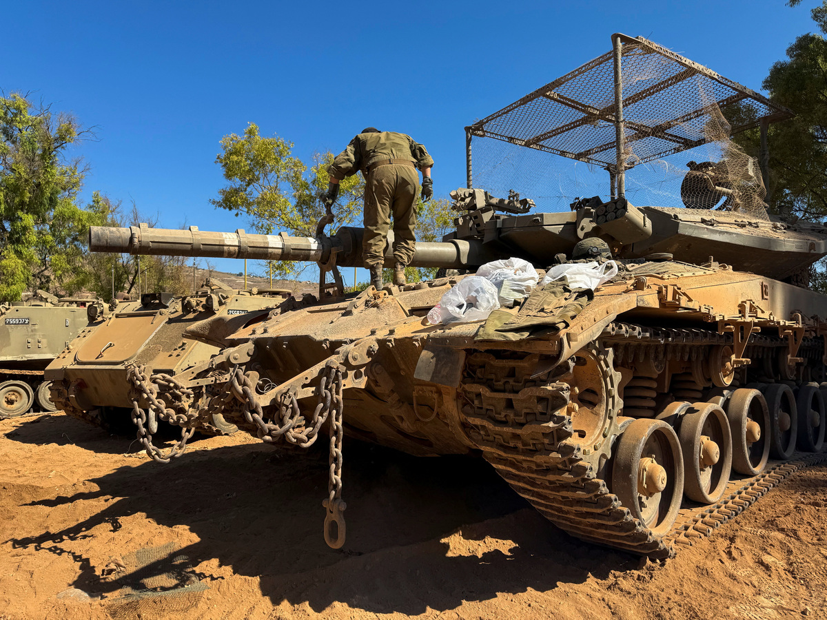 An Israeli soldier works on a tank on the Israeli side of the Israel-Lebanon border, after Israel and Lebanon signed a framework agreement following U.S.-mediated talks, in northern Israel, June 28, 2026. REUTERS/Avi Ohayon