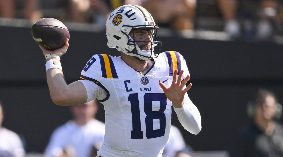  Louisiana State Tigers quarterback Garrett Nussmeier (18) stands in the pocket. © Steve Roberts-Imagn Images