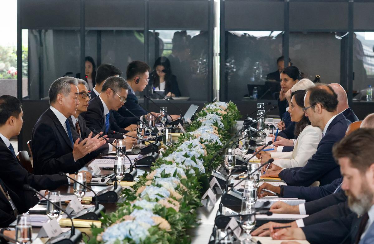 Canada's Foreign Affairs Minister Anita Anand and China's Foreign Minister Wang Yi take part in a bilateral meeting in Ottawa, Ontario, Canada, May 29, 2026.  REUTERS/Patrick Doyle
