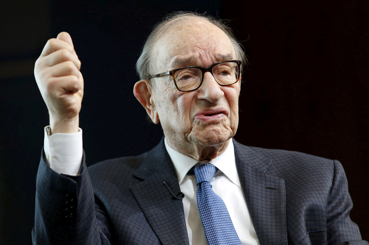 FILE PHOTO: Former Federal Reserve Chair Alan Greenspan speaks at a Brookings Institution forum on "Achieving Strong Economic Growth" in Washington April 8, 2015. REUTERS/Yuri Gripas/File Photo