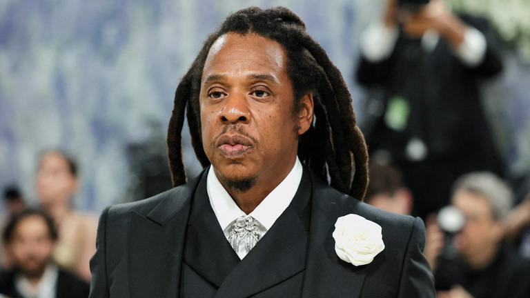 La mujer que aseguró haber sido violada por Jay-Z dice que hizo “falsas acusaciones”