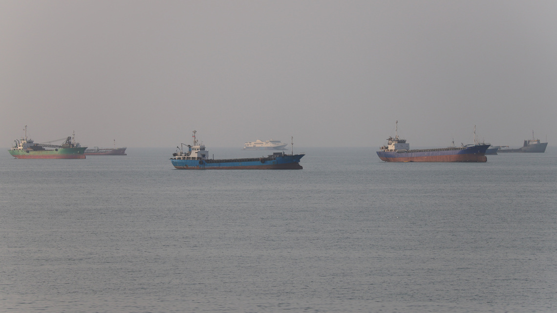 Morning Bid: Any progress is good with Hormuz at stake 