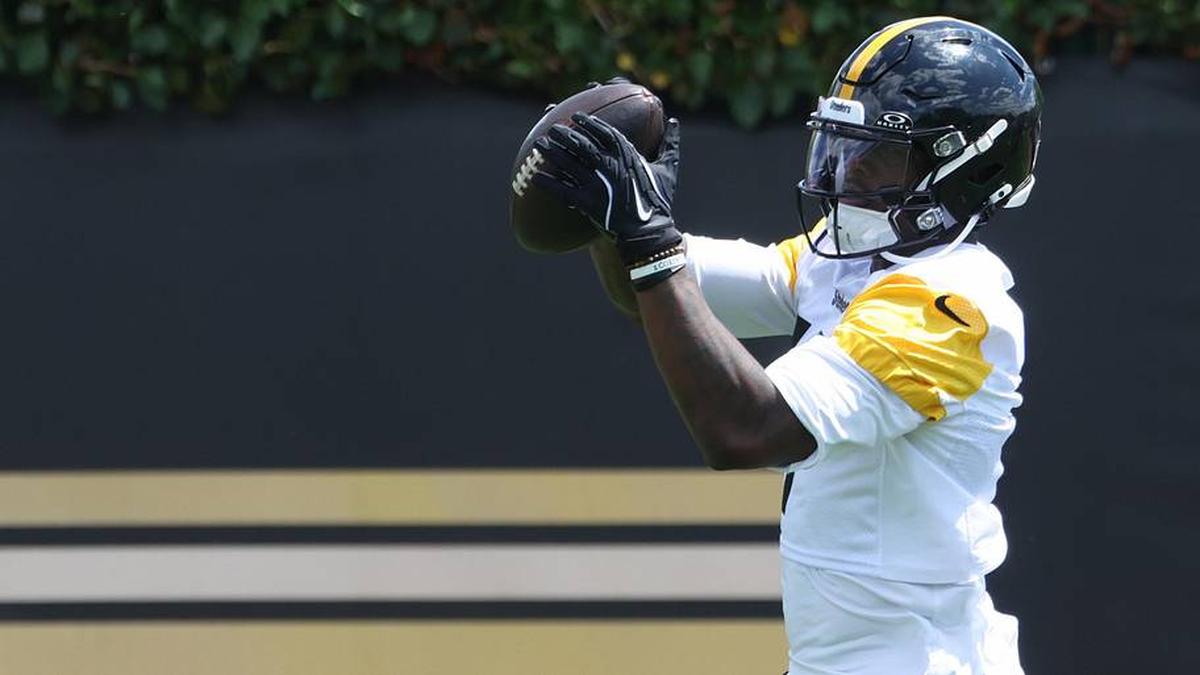  May 28, 2026; Pittsburgh, PA, USA; Pittsburgh Steelers wide receiver Germie Bernard (17) participates in OTA drills at the UPMC Rooney Sports Complex. Mandatory Credit: Charles LeClaire-Imagn Images | Charles LeClaire-Imagn Images 