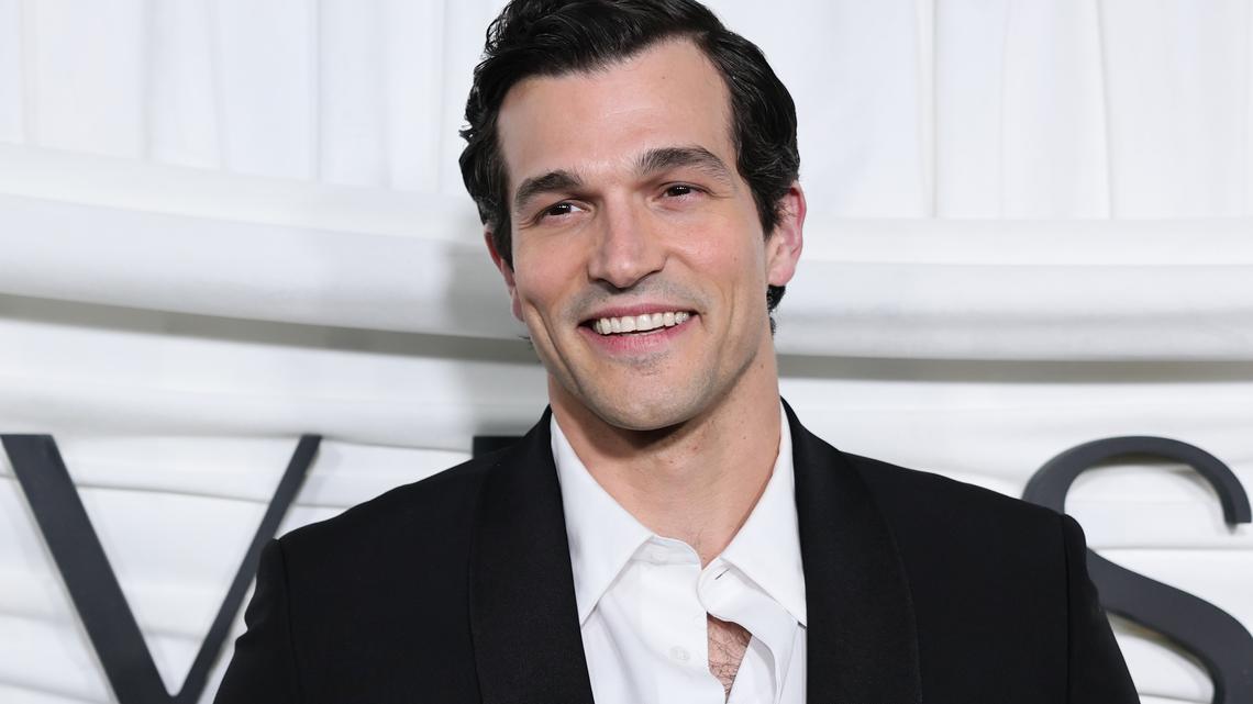 ‘JFK Jr.’ is in the house: ‘Love Story’ actor strikes a pose at F1