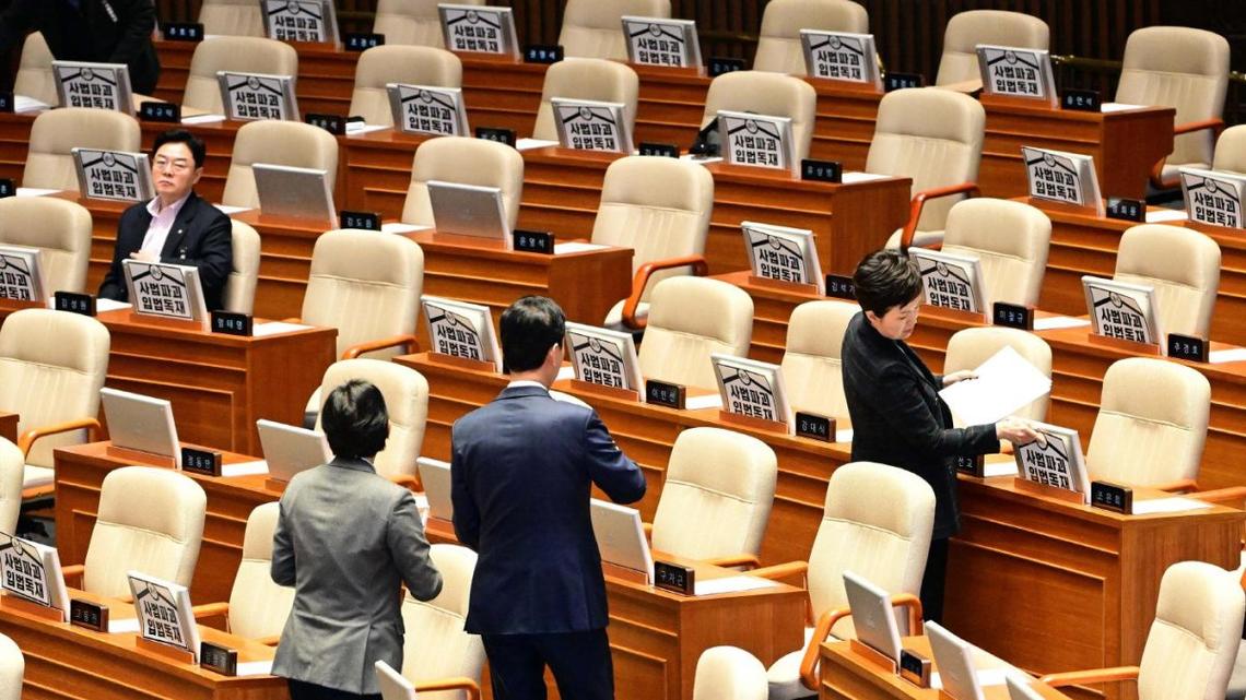 Ruling party moves to pass reform bills despite filibuster 