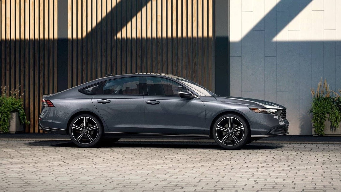 We Compared the 2026 Kia K5 and Honda Accord. One Clearly Won 