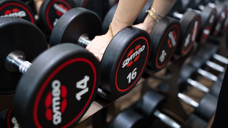 Experts Share the Right Way to Restart Strength Training Without Overdoing It at the Gym