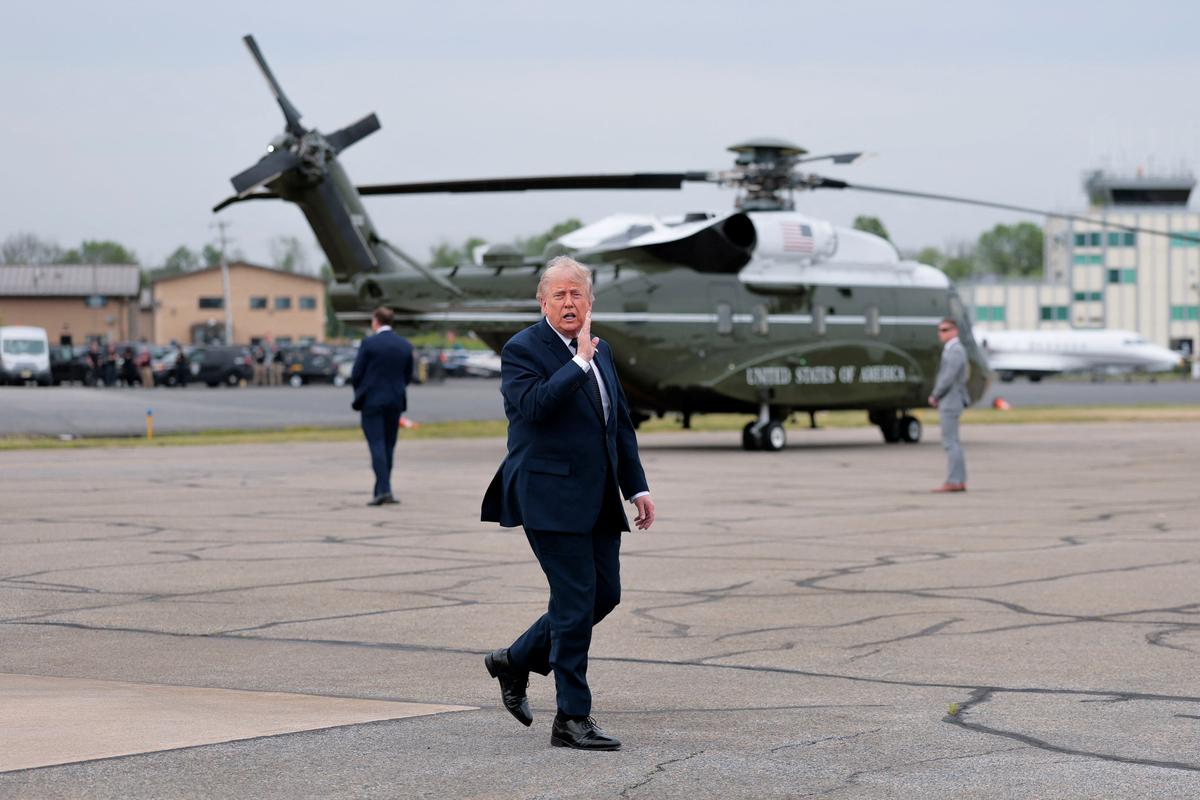 U.S. President Donald Trump leaves Marine One to board Air Force One en route to Joint Base Andrews, Maryland, as he departs Morristown Airport in Morristown, New Jersey, U.S., May 22, 2026. REUTERS/Kylie Cooper